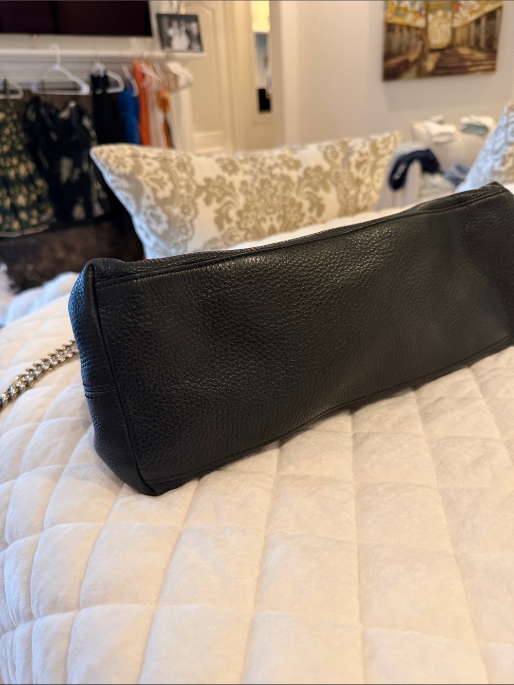 Gucci Black Pebbled Leather Shoulder Bag with Gold Chain Straps and Tassel - Picture 4 of 5